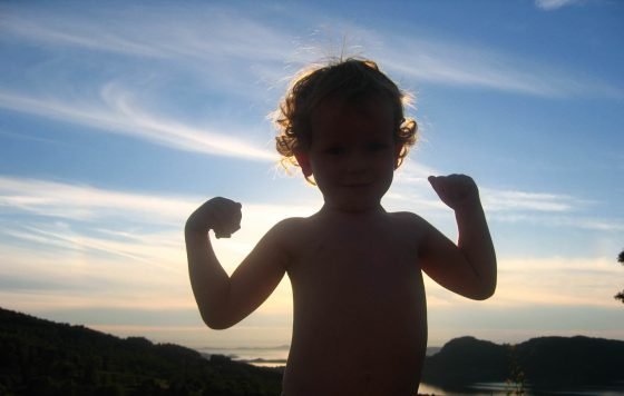 Finir sa douche avec de l'eau froide permet de mieux se muscler et de maigrir